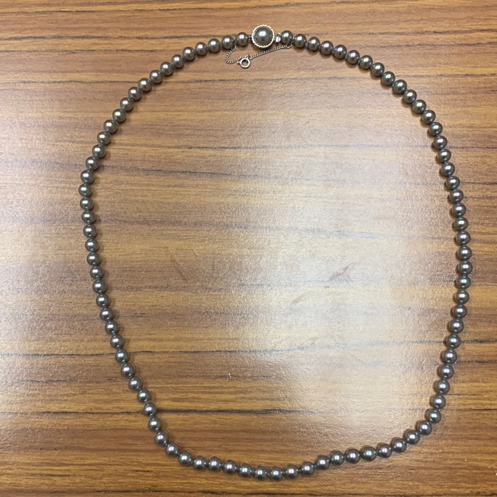 Sterling silver and gray pearl necklace